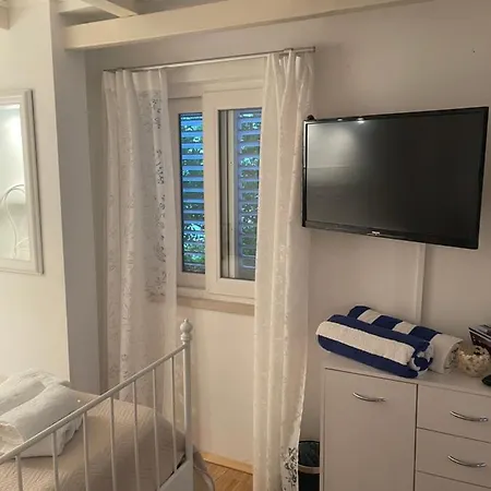 Guest house Guest Sveti Jakov 3*