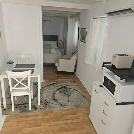 Guest Sveti Jakov בית הארחה 3*